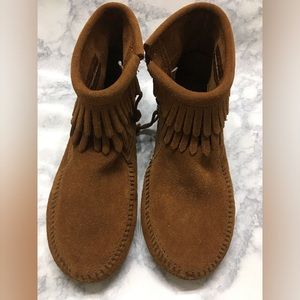 Youth Women’s Minnetonka Boots